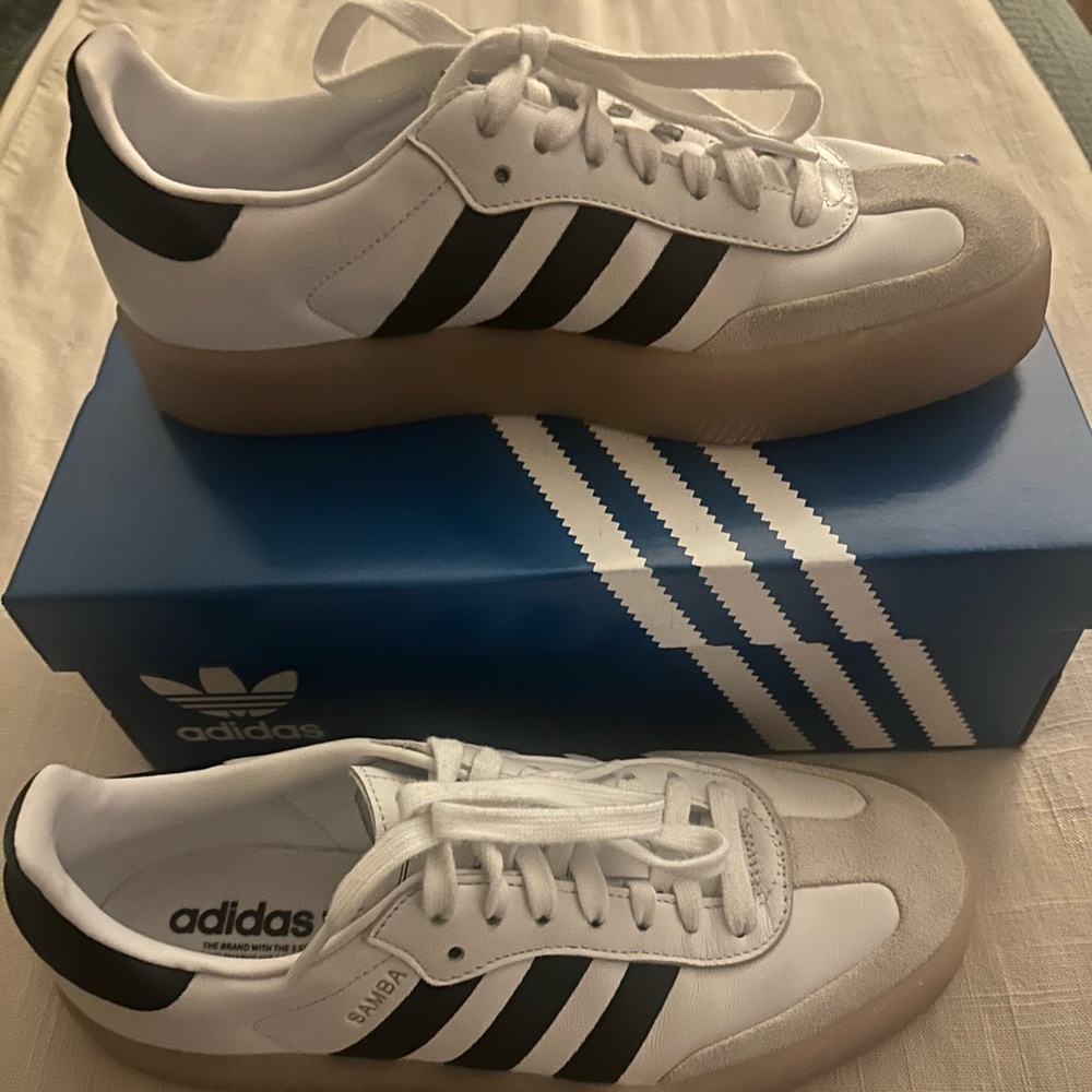 Adidas Sambas sz 9
